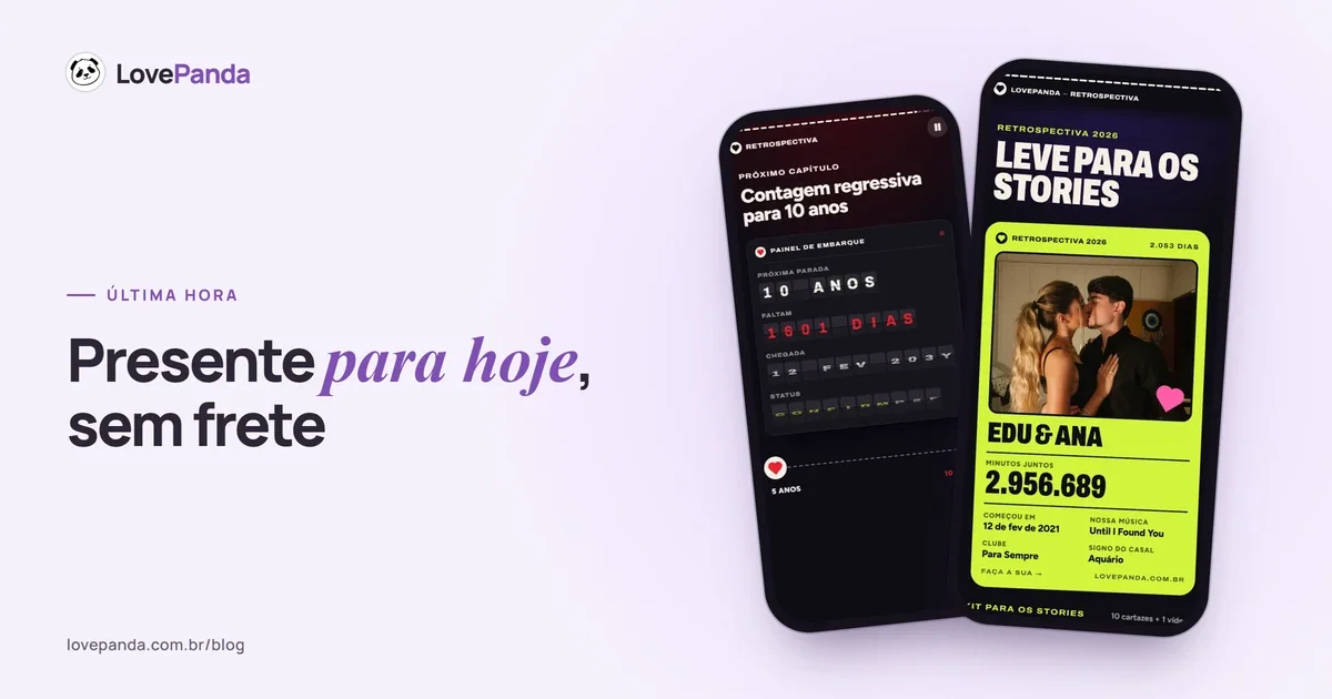 Capa “Presente para hoje, sem frete” com duas telas reais da Retrospectiva do Casal no celular: o painel de embarque com a contagem para o próximo marco e o resumo para os stories com os minutos juntos do casal