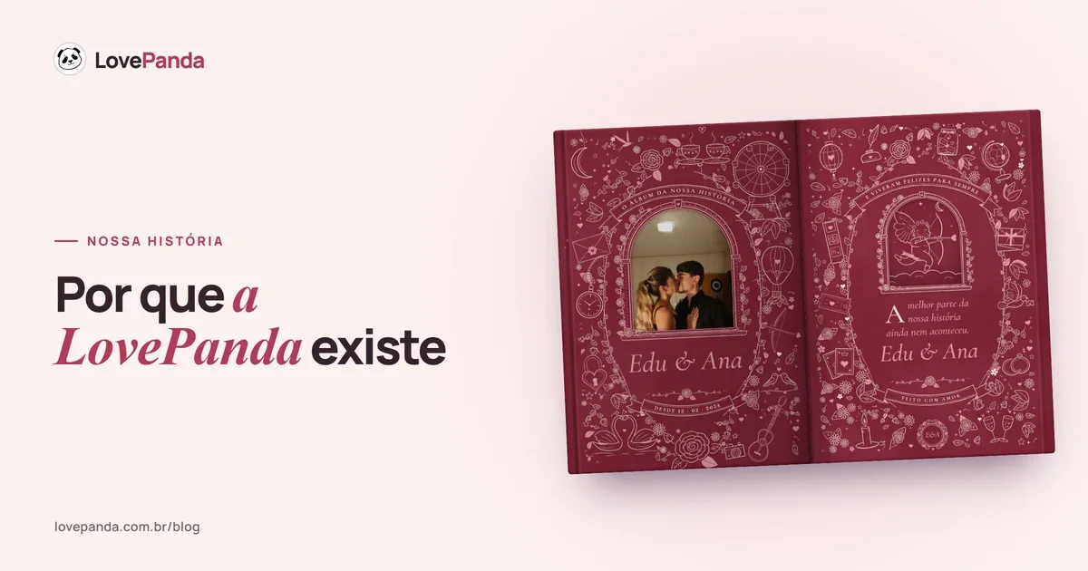 Álbum do Casal aberto sobre fundo rosado: a capa ilustrada com a foto do casal e a página final do livro