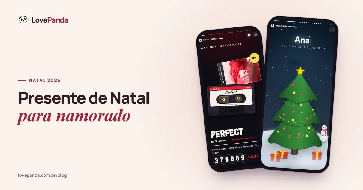 Capa “Presente de Natal para namorado” com duas telas reais da Retrospectiva do Casal no celular: a música do casal numa fita cassete e o capítulo de Natal, com a árvore, os presentes embrulhados e “Feliz Natal, meu amor”