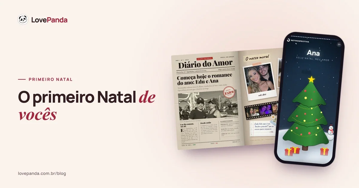 Capa “O primeiro Natal de vocês” com o Álbum do Casal aberto nas páginas do jornal Diário do Amor e do mural de polaroides, ao lado do celular com o capítulo de Natal da Retrospectiva: a árvore, os presentes embrulhados e “Feliz Natal, meu amor”