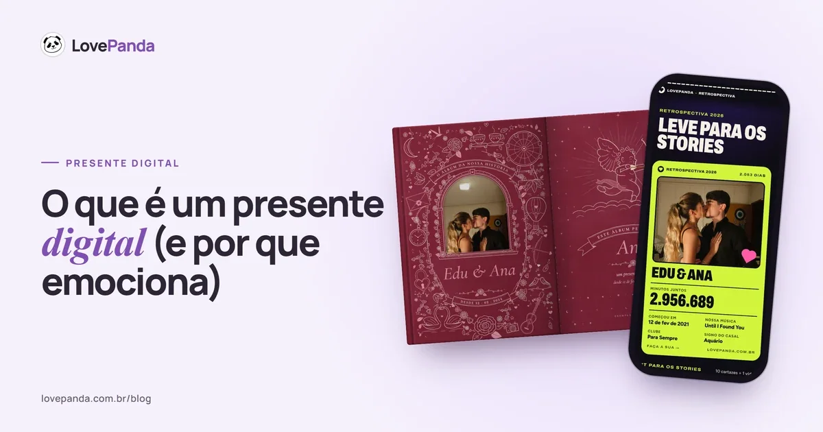 Capa “O que é um presente digital” com o Álbum do Casal aberto na capa ilustrada com a foto do casal e no ex-libris, ao lado do celular com o resumo para os stories da Retrospectiva do Casal