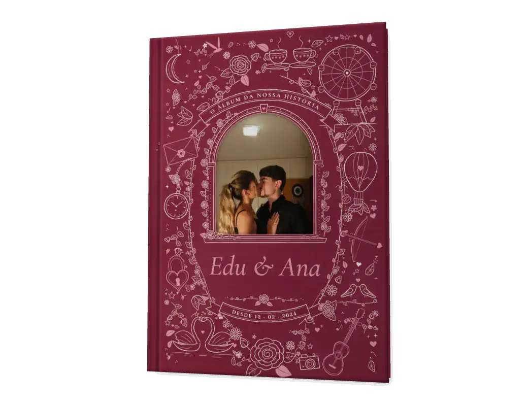Capa do álbum digital do casal, com a foto e os nomes do casal, para folhear no celular