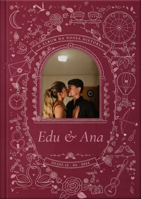 Capa do álbum digital do casal, com a foto e os nomes do casal, para folhear no celular
